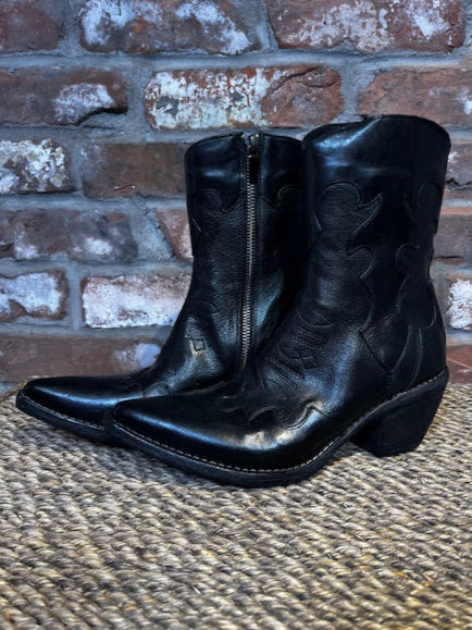 Zuni Boot in Nero by Marco Delli