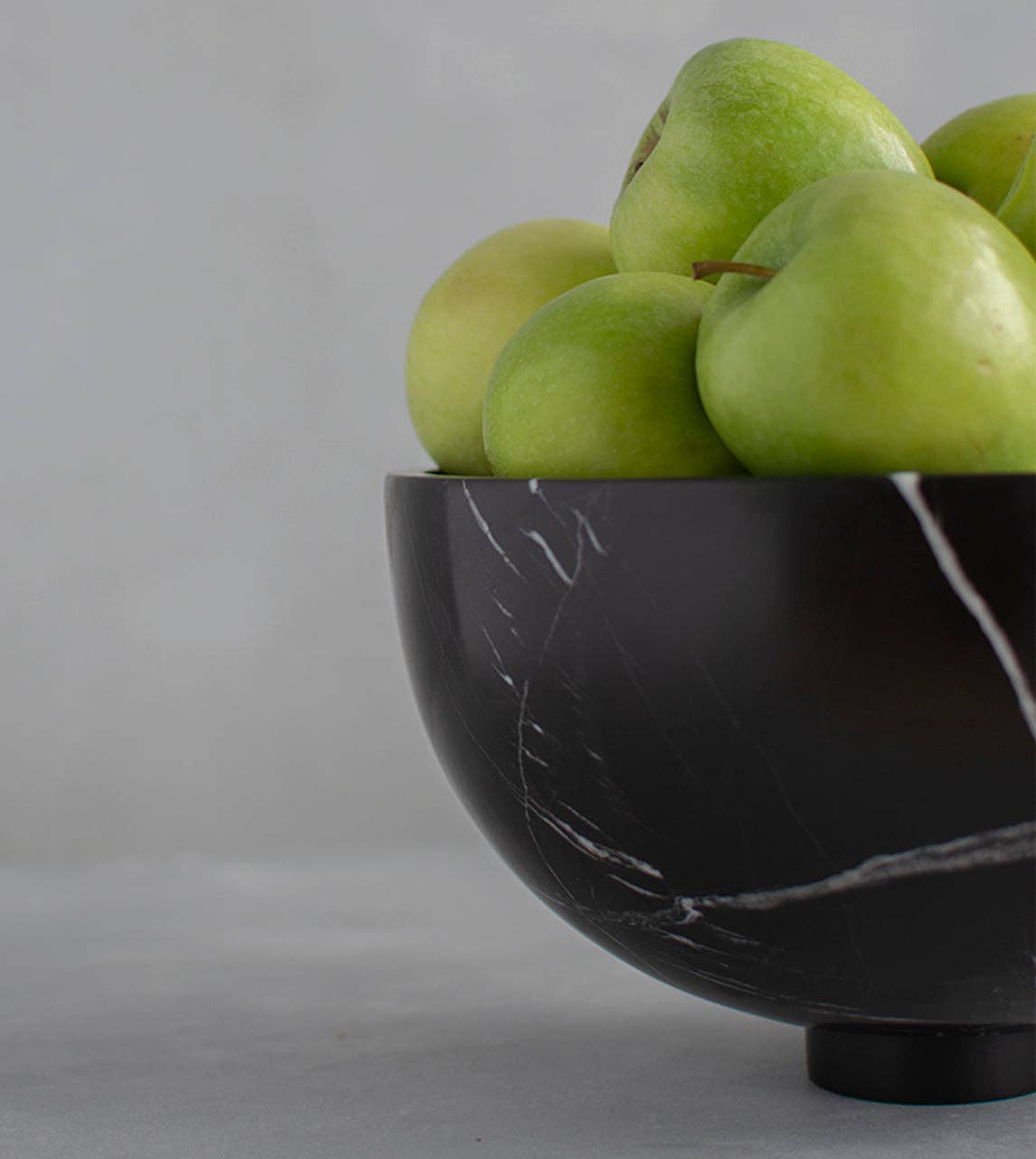 BLACK MARBLE FRUIT BOWL