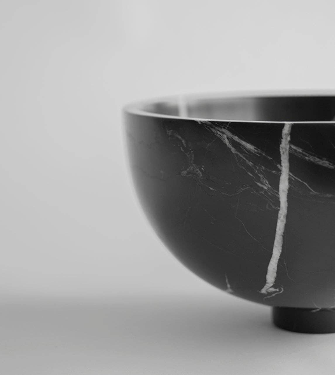 BLACK MARBLE FRUIT BOWL